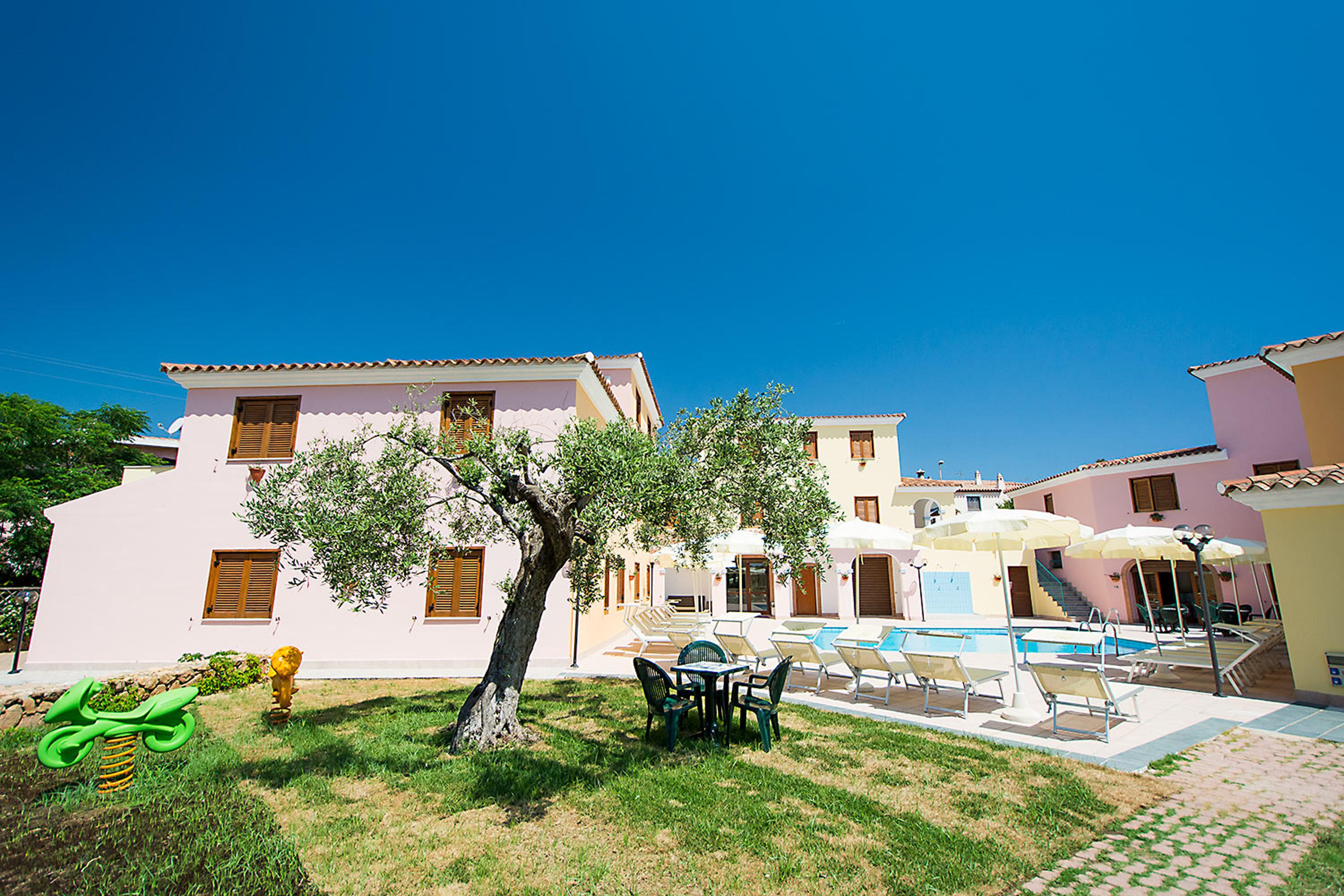 Aparthotel Cala Viola 3*